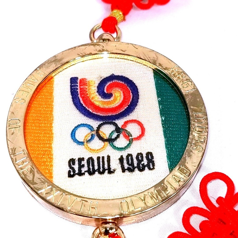 VTG 1988 Seoul Olympics Games of the XXIVth Olympiad Red Tassel Souvenir Medal